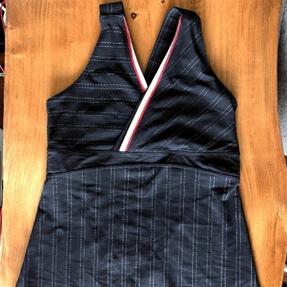 Lululemon Black Pinstripe Wrap V-Neck Mesh Back Racerback Tank Top Size 6